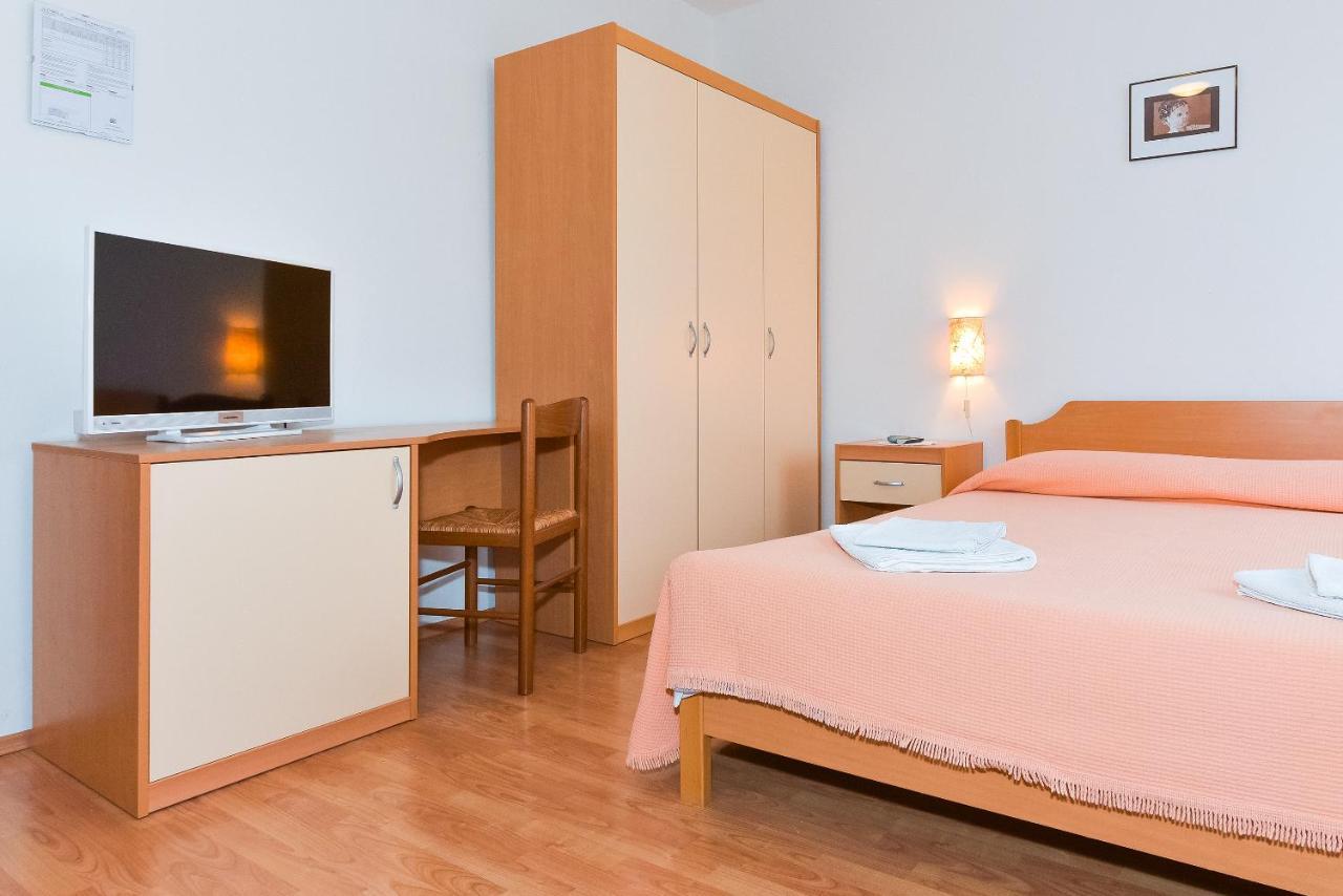 Apartments Adria Biograd Na Moru Room photo